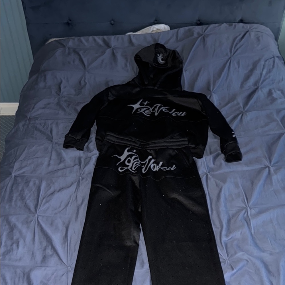 VIRAL TRACKSUIT LeVoleu rhinestone tracksuit